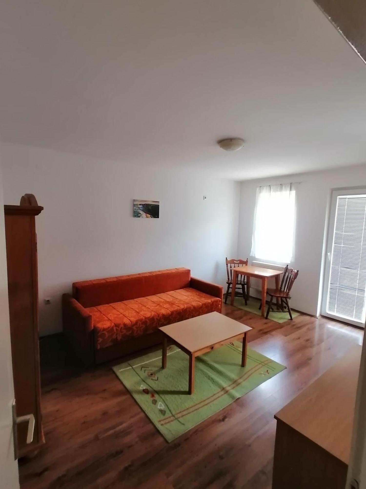 Hostel S Novi Sad Ngoại thất bức ảnh