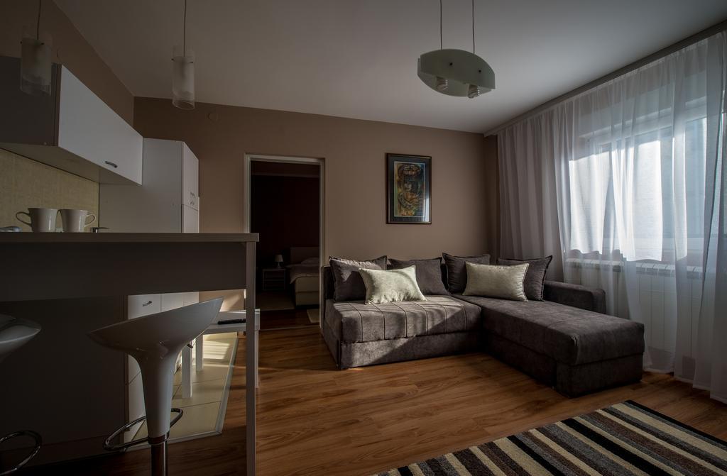 Hostel S Novi Sad Ngoại thất bức ảnh